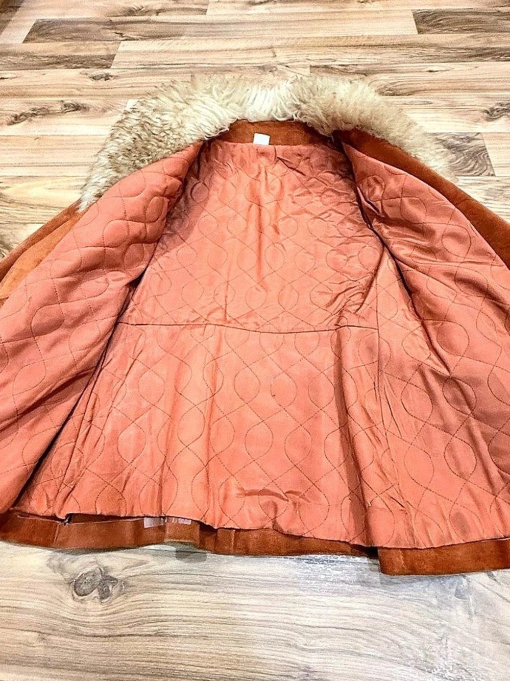 Vintage 1970’s Women's Brown Leather Jacket with Fur Collar - Picture 10 of 16